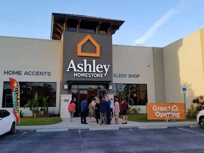 On November 4th, the Bacon family celebrated the grand opening of a new Ashley HomeStore in Port Charlotte, Florida. 