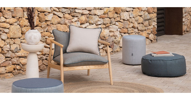 All four lines of the Armonias collection - Ritmo, Ottoman, Panama, and Liso - combine beautifully in this chic and modern outdoor space.